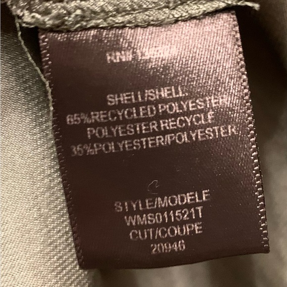 π¦πΏ Flutter into Fashion! Halston Heritage Green Blouse - Size L πΏπ¦ - Picture 15 of 15